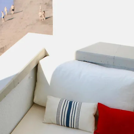 Hideaway With Modernist Design *