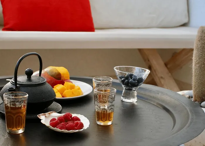 Hideaway With Modernist Design Apartament