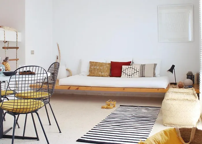 Hideaway With Modernist Design *