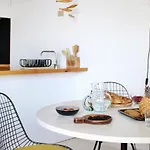 Hideaway With Modernist Design Appartement
