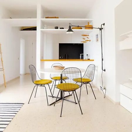 Hideaway With Modernist Design *