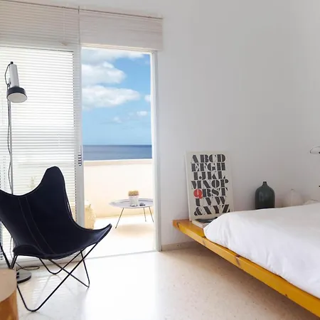 Apartment Hideaway With Modernist Design