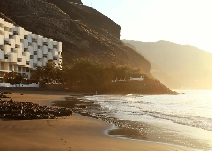 Hideaway With Modernist Design