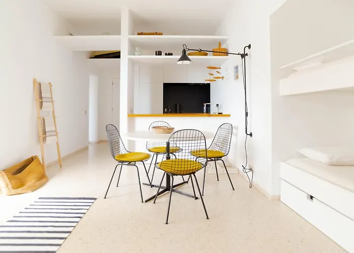 Hideaway With Modernist Design *