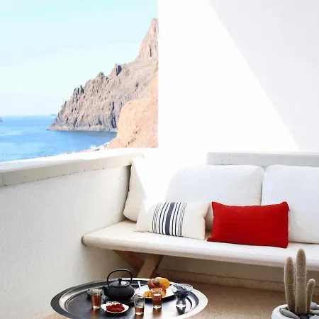 Hideaway With Modernist Design *