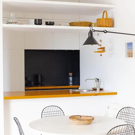 דירה Hideaway With Modernist Design *