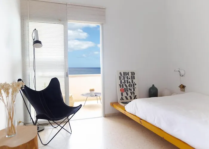 公寓 Hideaway With Modernist Design